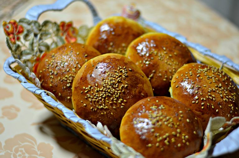 moroccan sweet rolls in a basket