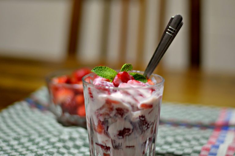 Moroccan Strawberries and Yogurt Dessert