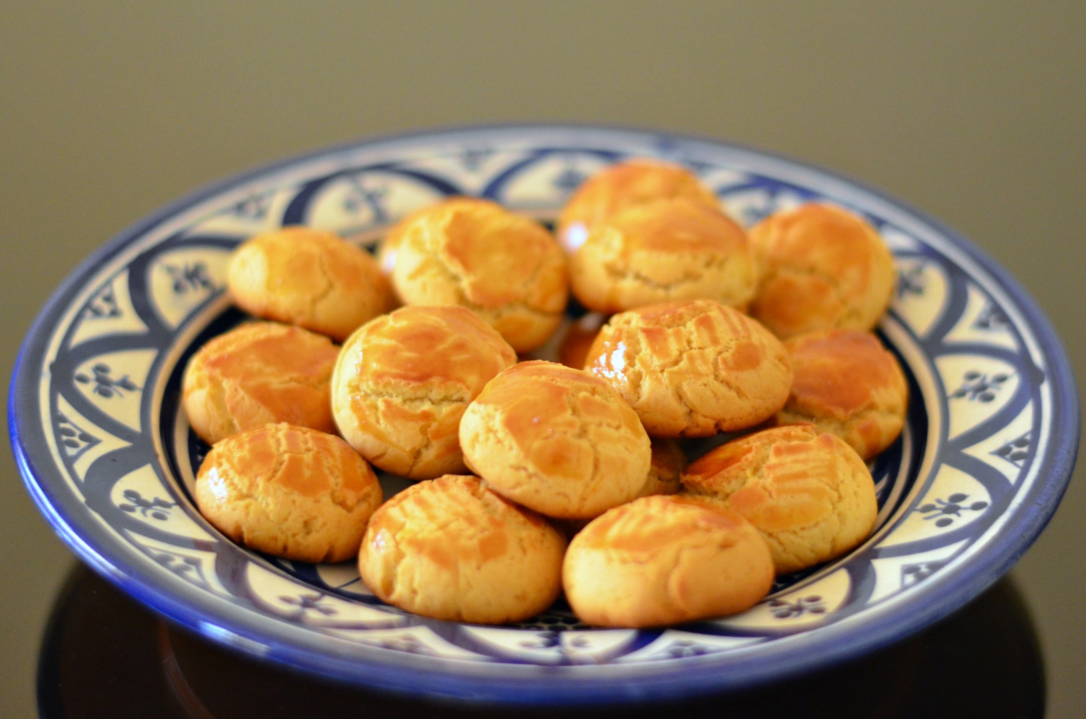 Cake-like cookies flavored with honey and lemon zest