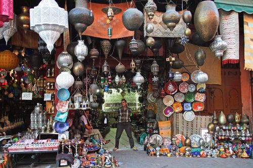 A photo of a bazaar in Morocco. All kinds of artisanal objects are displayed.