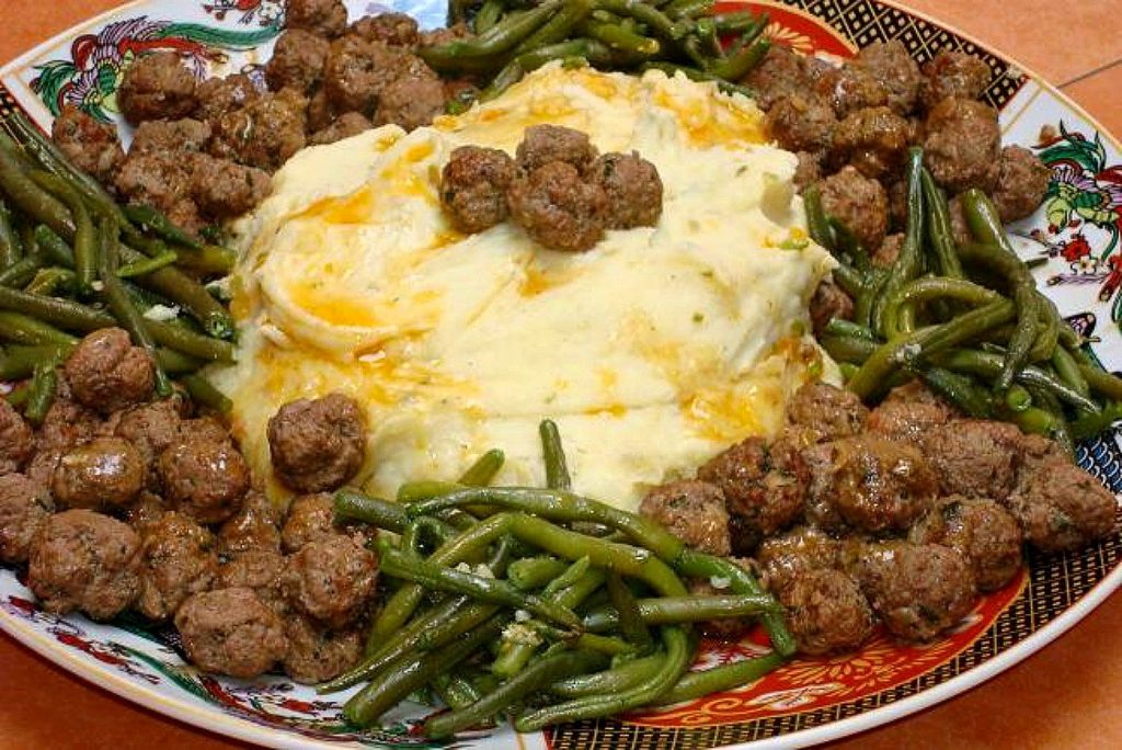 Moroccan meatballs with saffron butter sauce served with mashed potatoes and green beans.