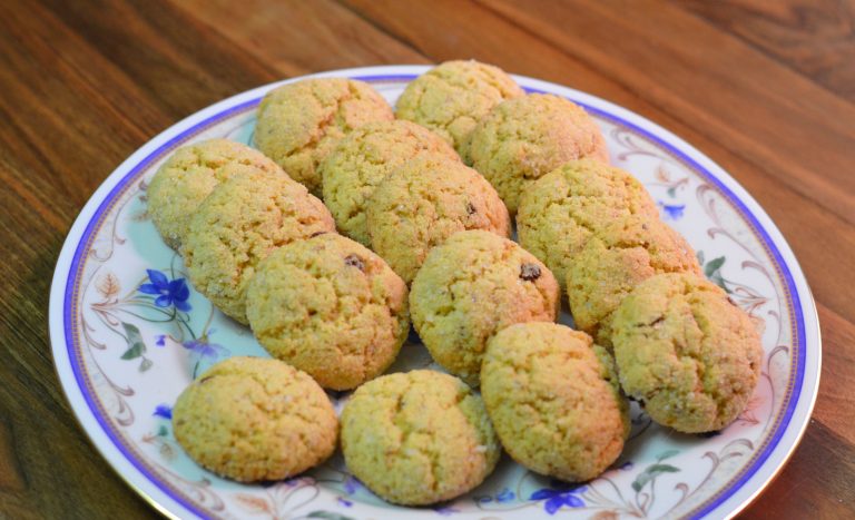 Moroccan semolina cookies called harcha dyal ferran sit on a serving plate.